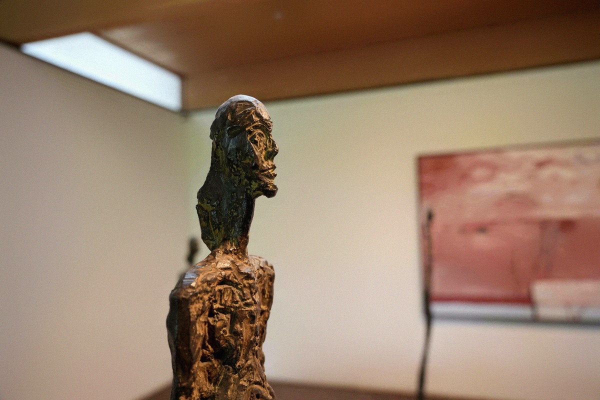 Bronzeskulptur im Louisiana Museum in Humlebæk